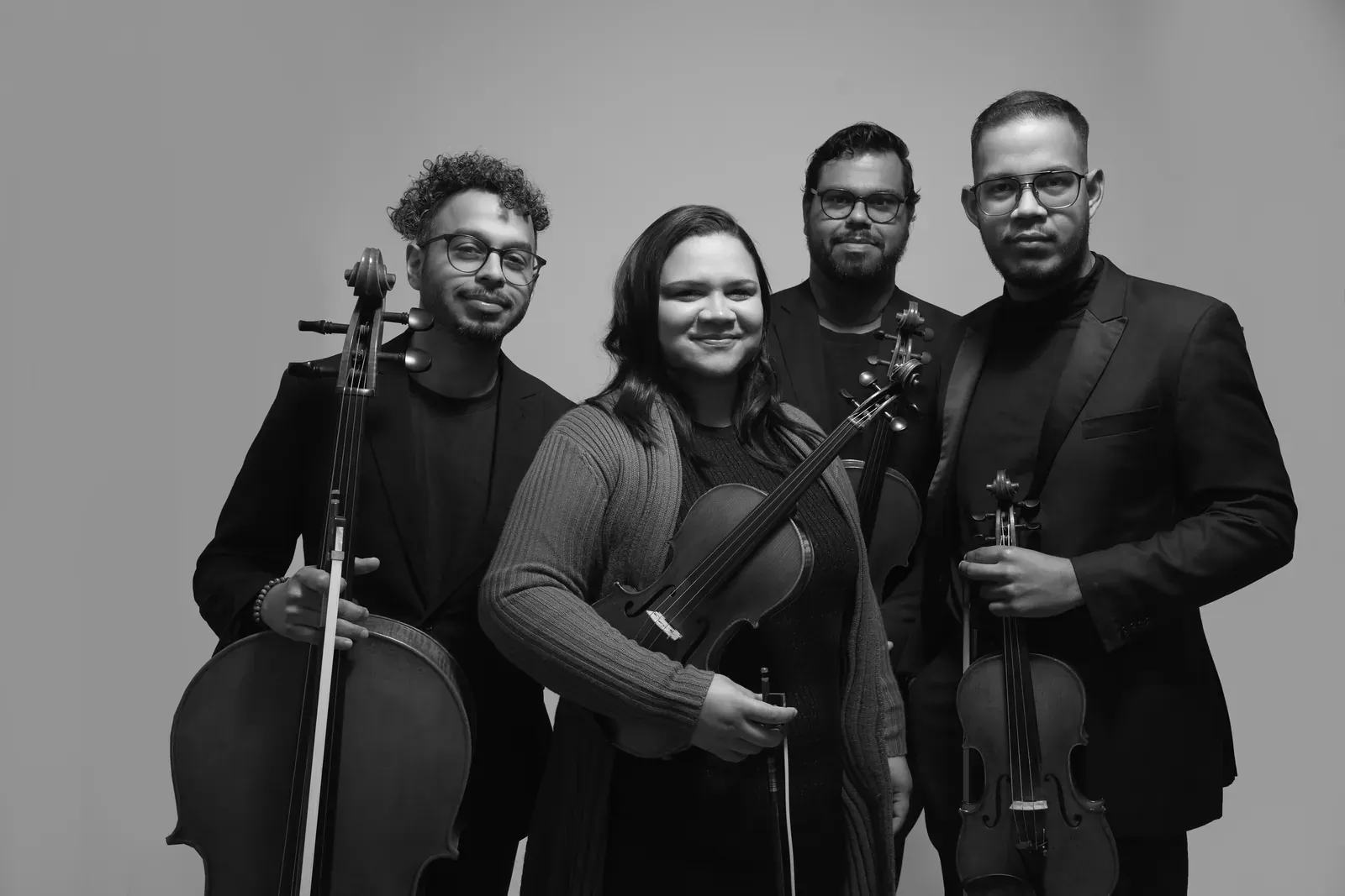 Cuarteto Artes en una composición cercana en blanco y negro